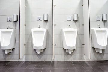 Urinoirs bij de mannen toilet