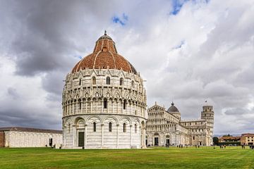Uitzicht op de Piazza del Duomo in Pisa, Italië van Rico Ködder
