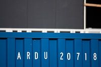 Letters en cijfers op een indrustieterrein