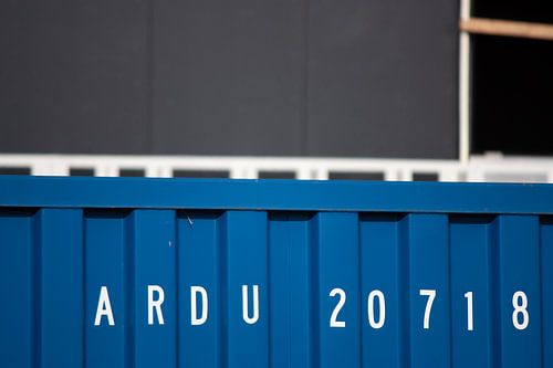 Letters en cijfers op een indrustieterrein