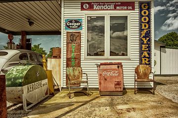 Sinclair garage met service station in retro, vintage look. van Humphry Jacobs