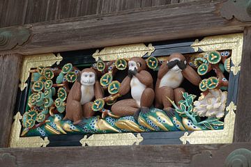 Horen, zien en zwijgen aapjes bij de Toshogu shrine in Nikko, Japan van Aagje de Jong