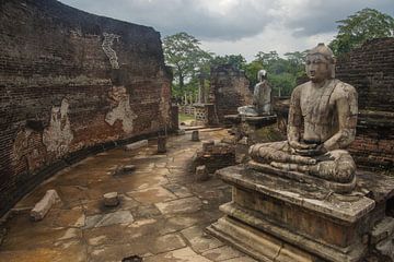 Tempel in oude stad Polonnaruwa van Marilyn Bakker
