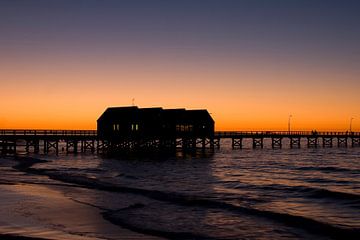 Het laatste licht  over de pier van Busselton, Zuid West Australie van Dirk Huijssoon