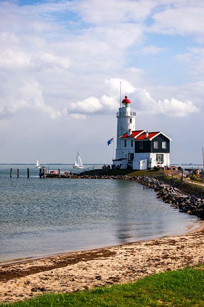 Phare Het Paard à Marken sur le lac Markermeer par Alice Berkien-van Mil