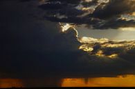 Stortbui en dreigende wolken van Anne Hermans thumbnail