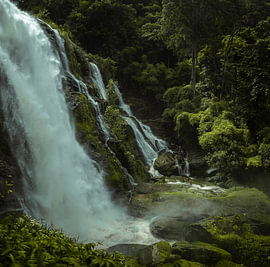 Wachirathan-Wasserfall von Hugo Westendorp