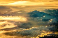Vue aérienne des montagnes du Zagros en Iran avec le brouillard