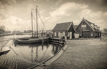 Haven Huizen met Botters in sepia