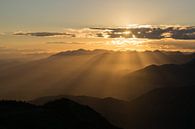 Zonsondergang in de bergen van Heleen Middel thumbnail