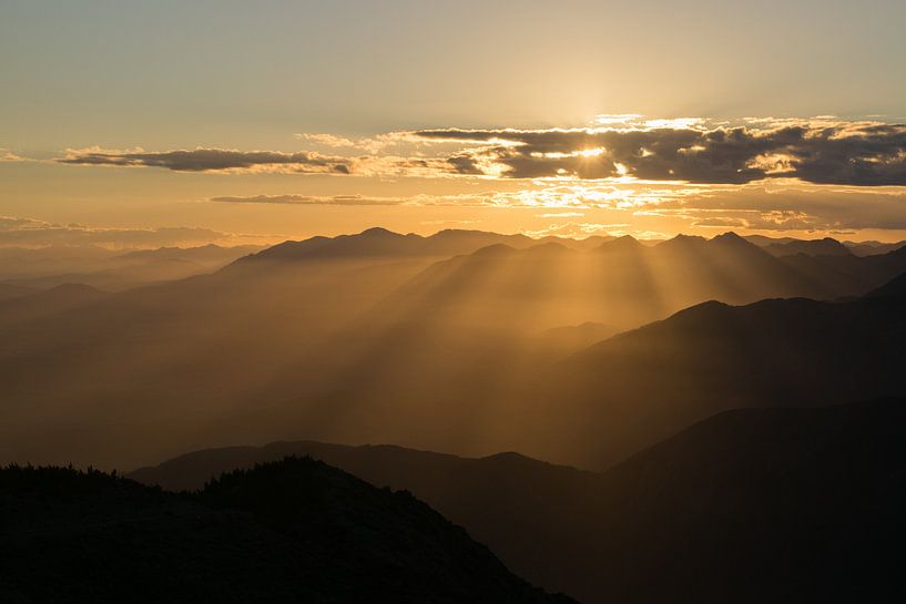 Zonsondergang in de bergen van Heleen Middel