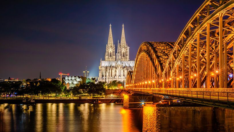 Cologne Cathedral at night by Günter Albers