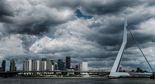 Bedrohliche Wolken über dem Netz