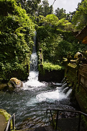 Heilige Quelle und Wasserfall im Tempel, Pura Mengening, Bali von Fotos by Jan Wehnert