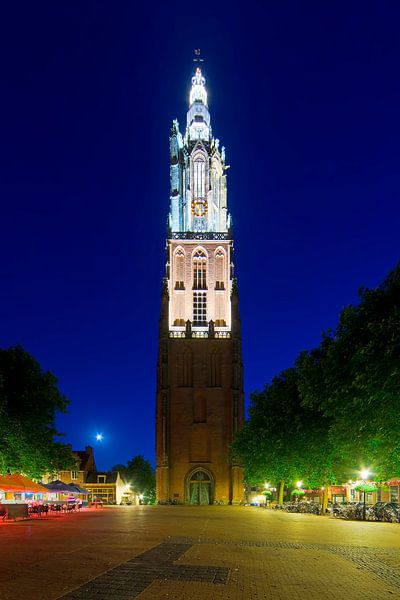 Photo nocturne de la tour Notre-Dame à Amersfoort par Anton de Zeeuw