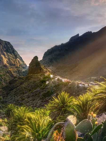 Ongerept landschap bij het dorp Masca op Tenerife. van Voss Fine Art Fotografie