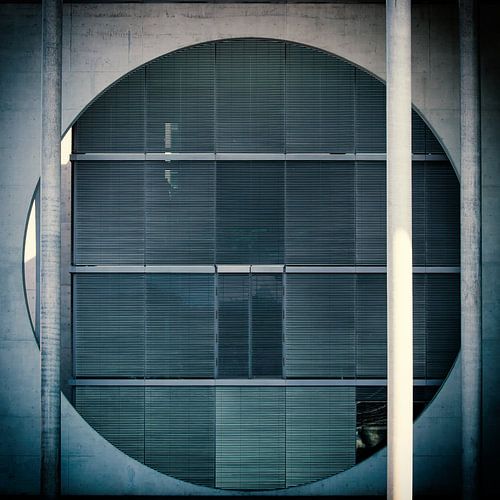 BERLIJN Glazen gevel van de regeringswijk - het oog van de macht