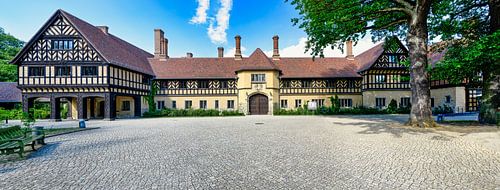 Ein Blick auf Schloss Cecilienhof in Potsdam