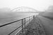 een mistige ochtend aan de brug over de Leie naar de Barakken in Menen, Belgie van Fotografie Krist / Top Foto Vlaanderen