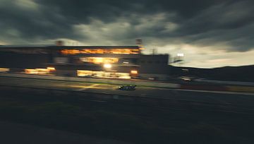 Durch die Nacht schieben - Aston Martin DBR9 in Spa-Francorchamps von Thijs Oorschot