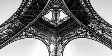 Detail Eiffelturm in Paris / Schwarzweiss