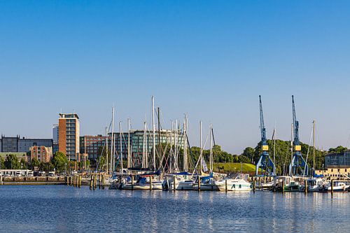 Uitzicht over de Warnow naar de Hanzestad Rostock