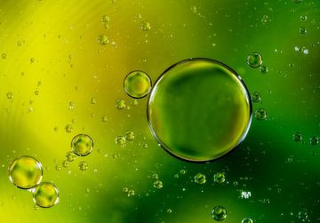 Olie in water - Een abstracte macrofoto