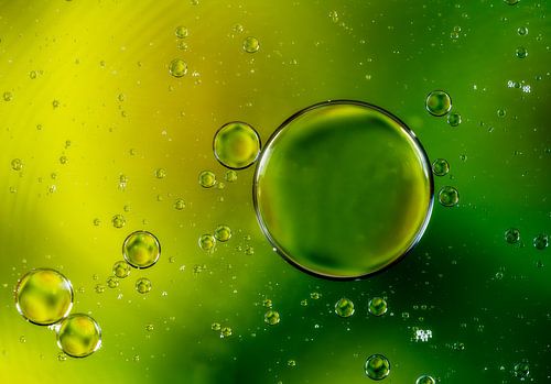 Olie in water - Een abstracte macrofoto