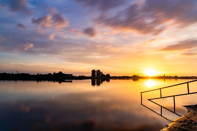 Sunset Vreugderijkerwaard ~Zwolle van Marjon Tigchelaar