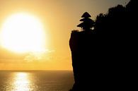 Zonsondergang in Uluwatu - Bali van Edwin Mooijaart thumbnail