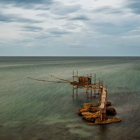 Tussen Wind en Water – Trabocco di Punta Aderci van Teun Ruijters