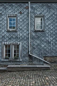 three windows and a drainpipe by Jo Beerens