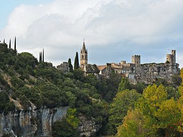 Aiguèze, het Middeleeuws dorpje op de rotsen