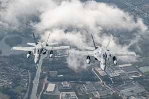 Formation von zwei spanischen EF-18A Hornets.