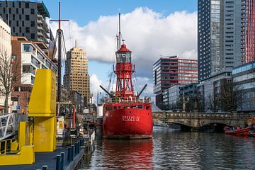 Lichtschip in de haven van Rotterdam van Peter Schickert