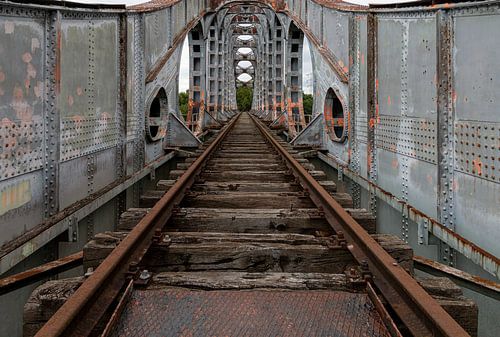 Railway bridge by Jack van der Spoel