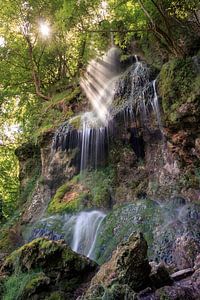 Lichtstrahlen am Uracher Wasserfall