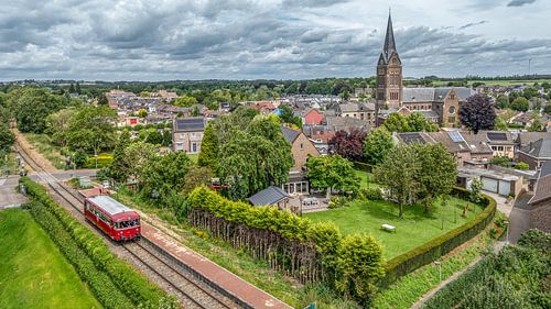 Dronefoto van de Railbus bij Station Bocholtz in Zuid-Limburg