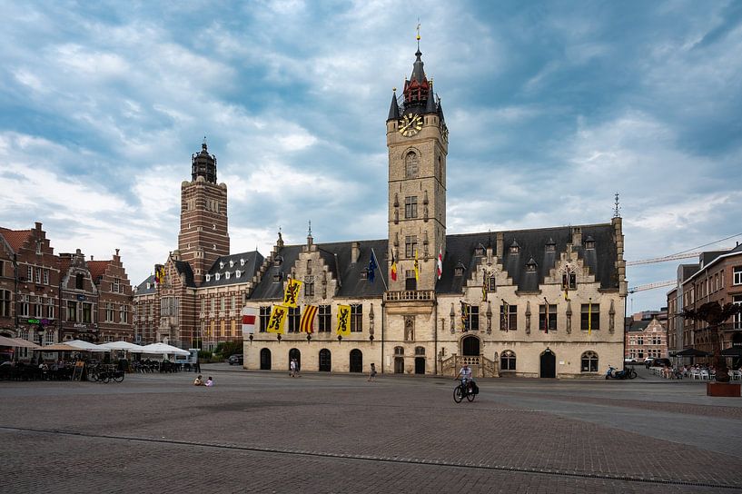 Large market square of Dendermonde by Werner Lerooy