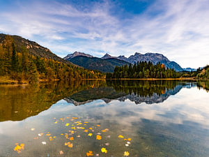 Oberbayerische Herbstidylle unterm Karwendel