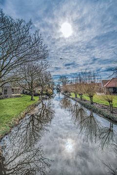 Slootje in het Friese dorpje Gaast van Harrie Muis