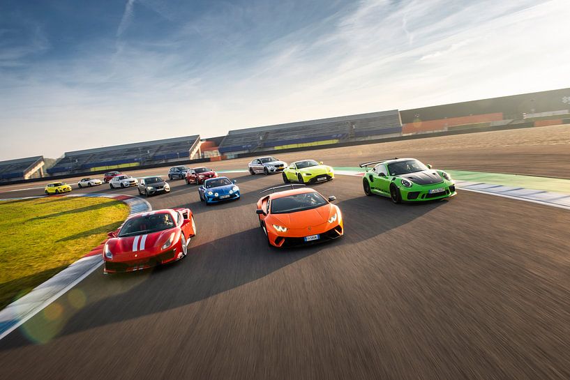 Colourful supercars at sunrise von Sytse Dijkstra