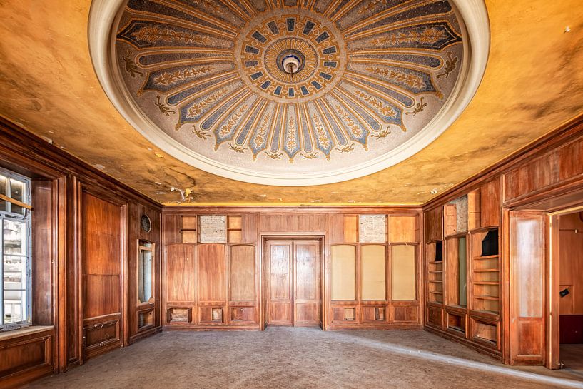 Officers&#039; mess in an old Russian barracks by Gentleman of Decay