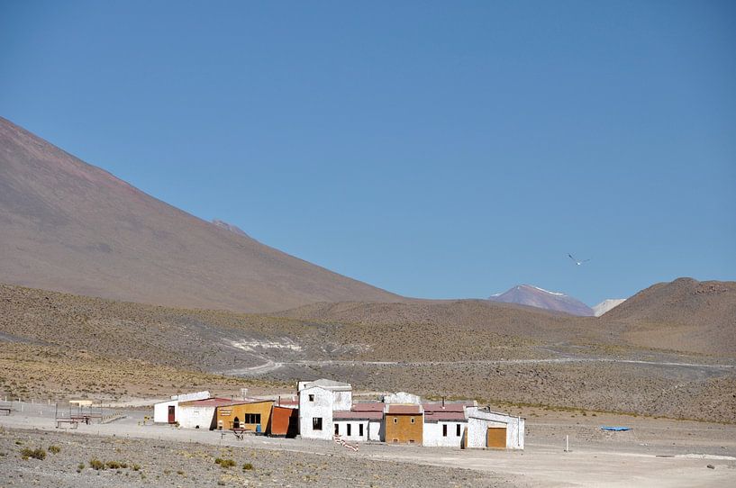 Kleines, friedliches Dorf in der Nähe der Laguna Cañapa von Frank Photos