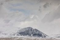 Besneeuwde bergen in Noorwegen van Marcel Kerdijk thumbnail