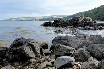 Schotland, de rotskust bij Isle of Bute