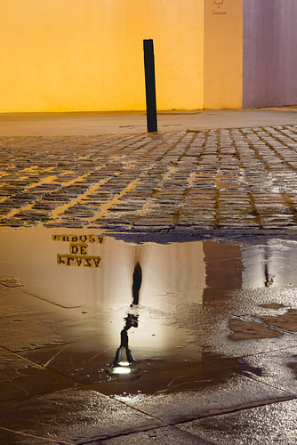 Traces of light on wet stone