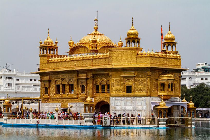 De Harmadir Sahib Gouden Tempel in Amritsar van Roland Brack
