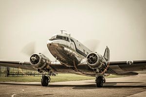 Vintage Douglas DC-3 propeller vliegtuig klaar voor vertrek van Sjoerd van der Wal Fotografie