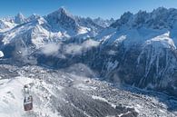 De kabelbaan naar de Brevent boven Chamonix in de Mont Blanc vallei. van Menno Boermans thumbnail